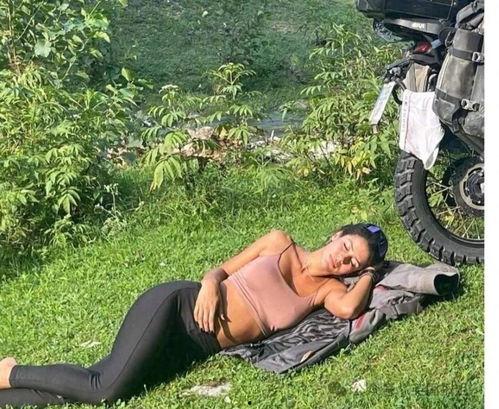 西班牙女网红在印度事件吃瓜视频,一场意外的“吃瓜”风波